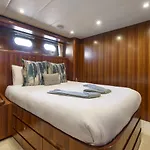 Ww Luxury Motor Yacht - Auckland Viaduct