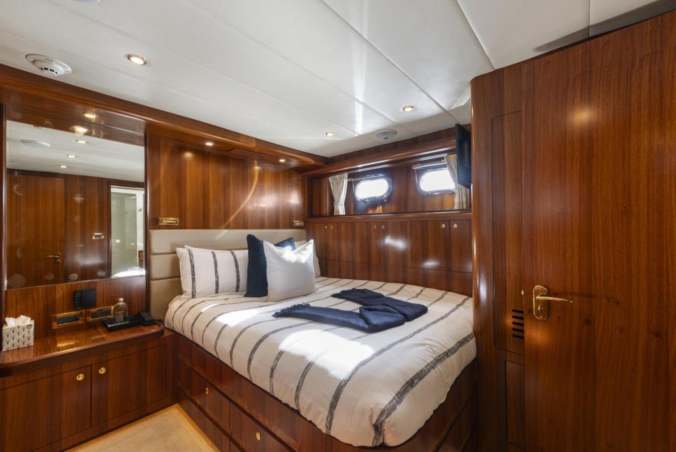 Ww Luxury Motor Yacht - Viaduct Auckland