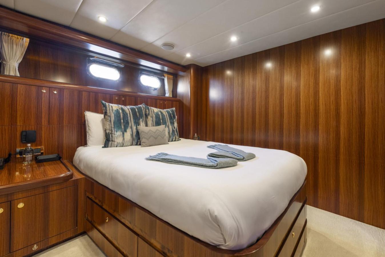 Ww Luxury Motor Yacht - Viaduct Auckland
